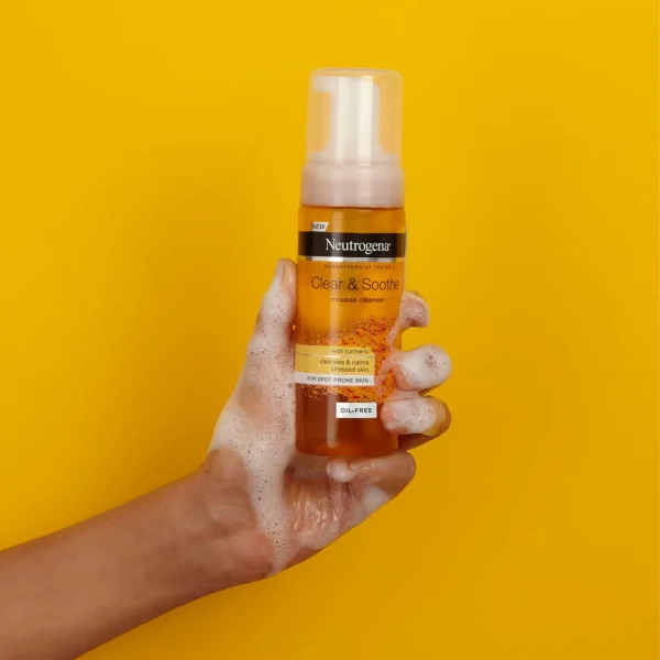 Neutrogena Clear & Soothe Oil FreeMousse Cleanser 150ml